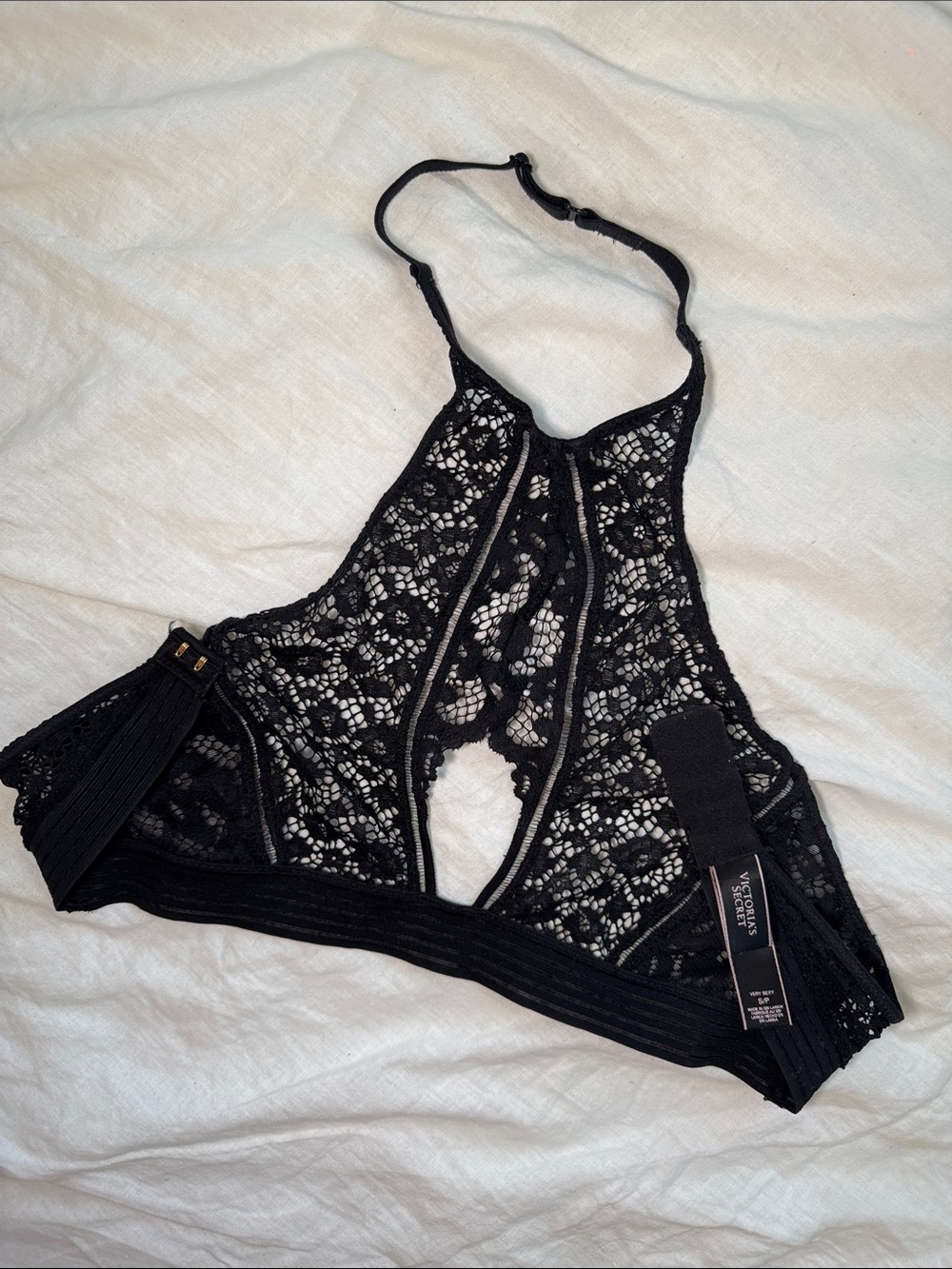 Victoria’s Secret Very Sexy High Neck Keyhole Unlined Lace Bralette Size S